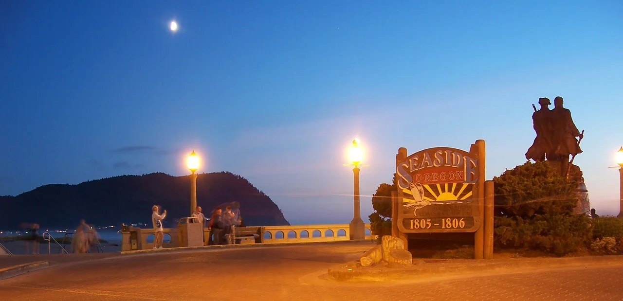 Seaside, Oregon, after sunset. 2 seconds exposure. An SUV drove round the statuary during exposure (most probably speeding :-))