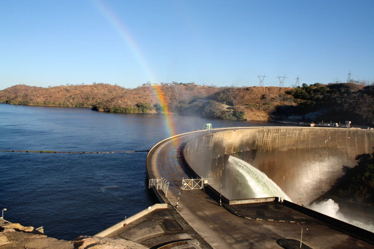 The passage from Zambia to Zimbabwe