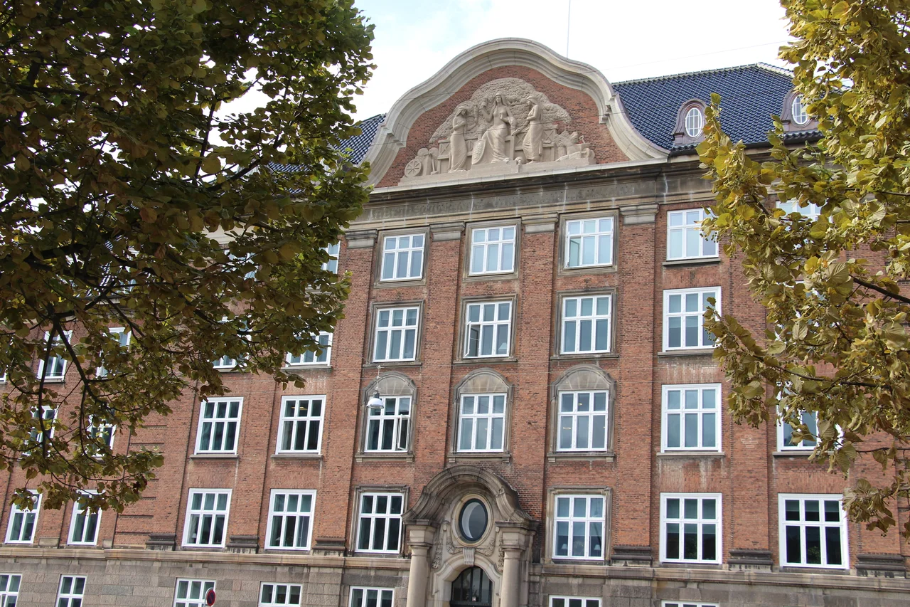 (Indre By) Polititorvet
Danish web section police building from 1913.