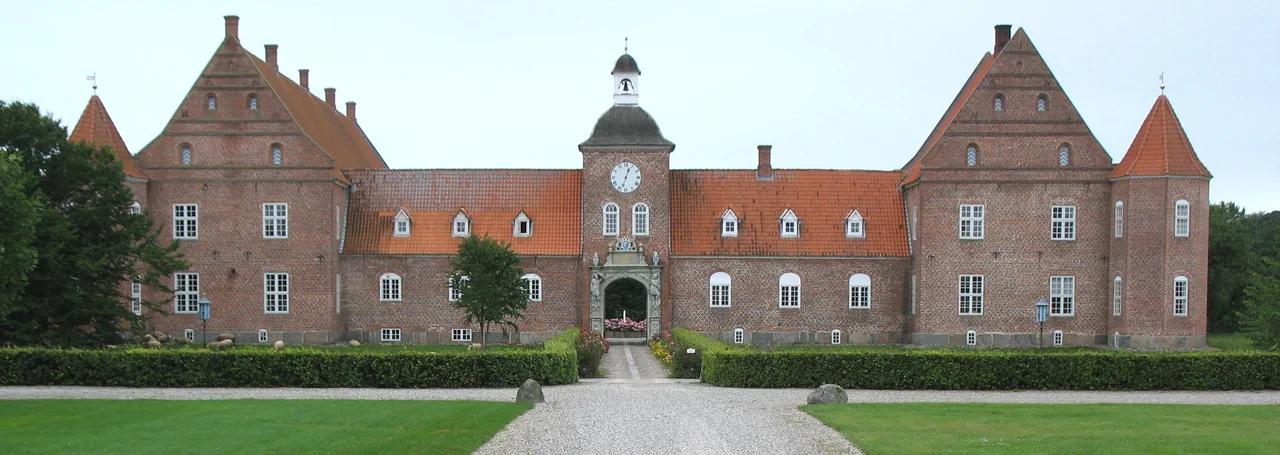 Ulstrup Slot (2).jpg