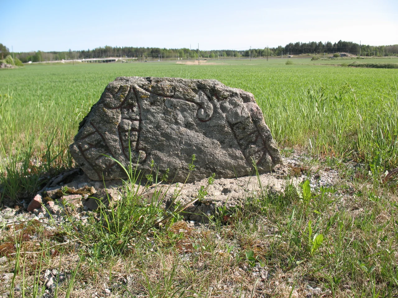 Runestone U 139 at Broby, Täby.
This is a picture of an archaeological site or a monument in Sweden, number Täby 42:2 in the RAÄ Fornsök database.