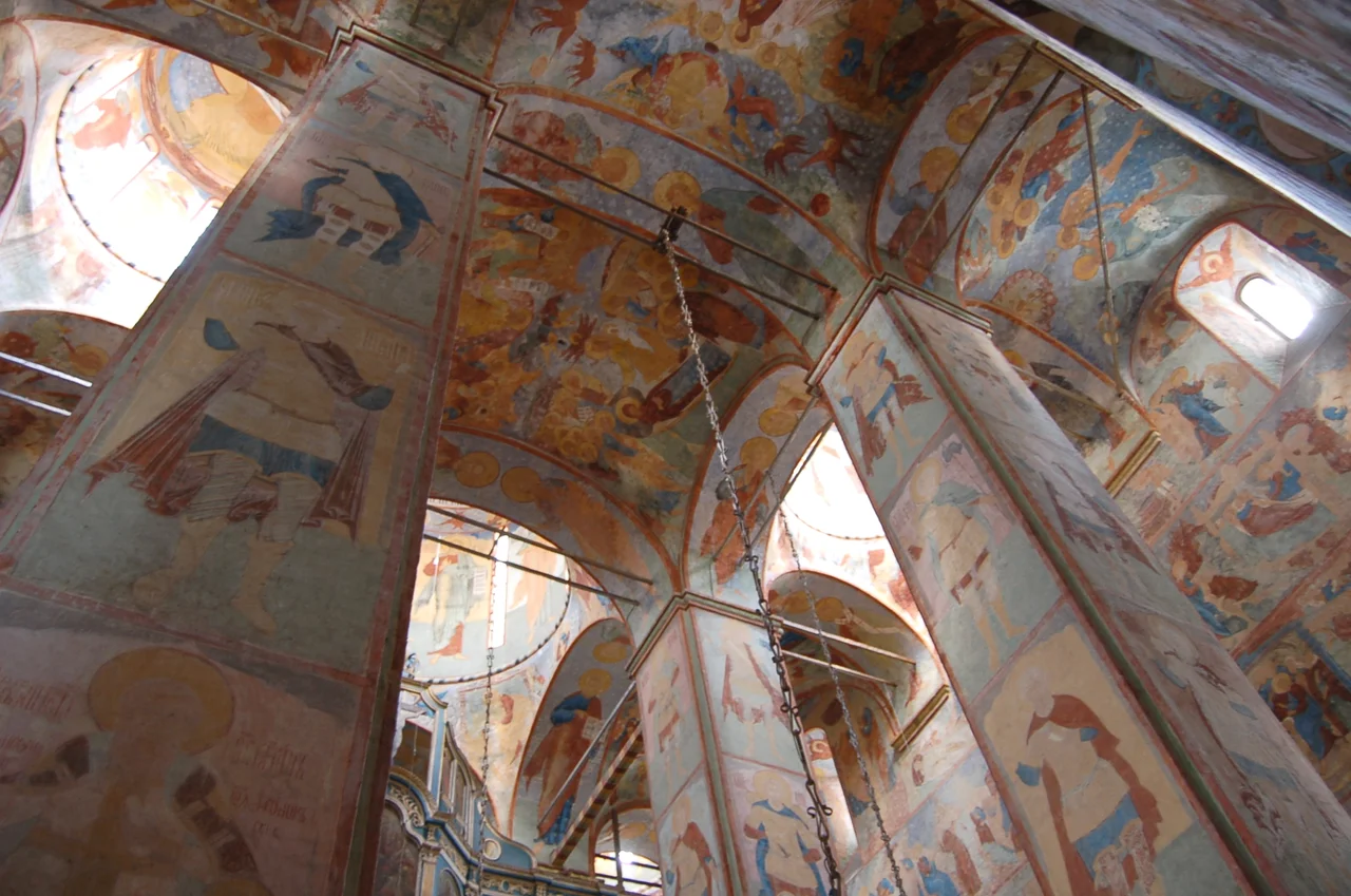 The building is 16th century and the frescoes probably 17th century.