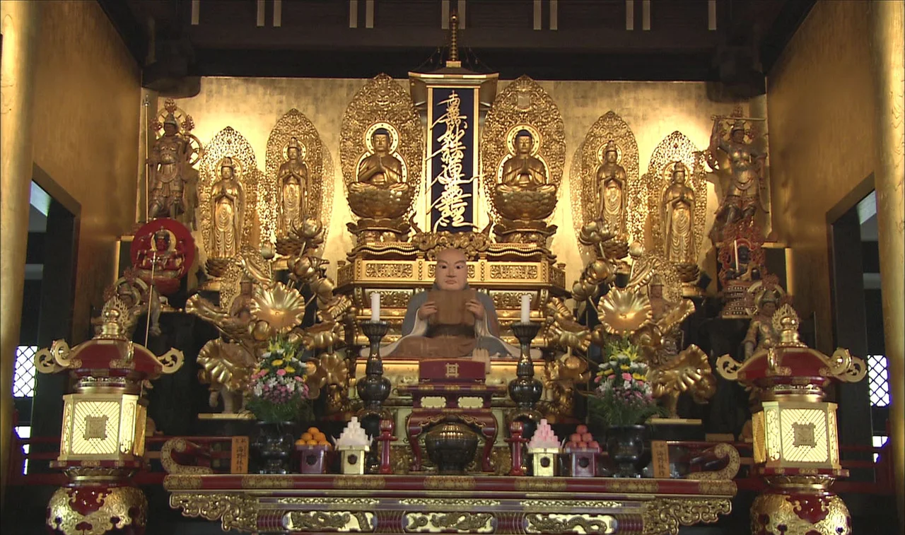身延山久遠寺本堂 内陣